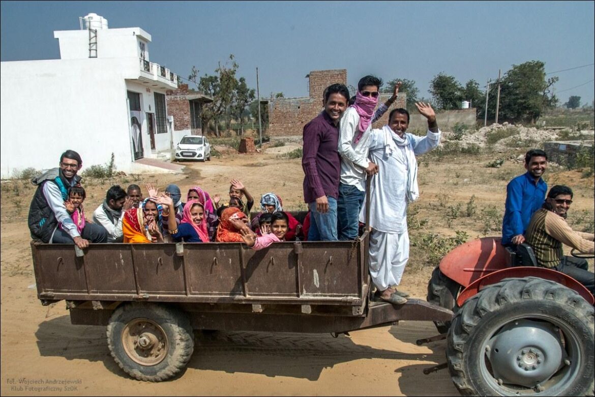 Indie część 3 – transport w Indiach –  kolorowe samochody.