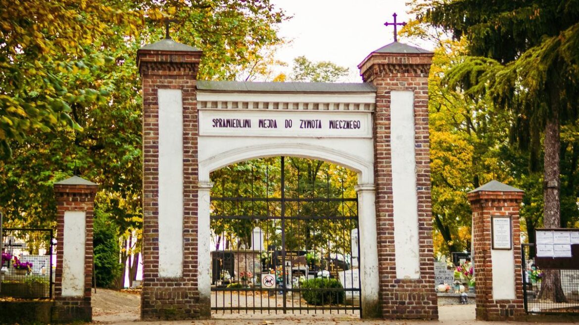 Cmentarz parafialny przykościelny – BAZYLIKA KOLEGIACKA Szamotuły