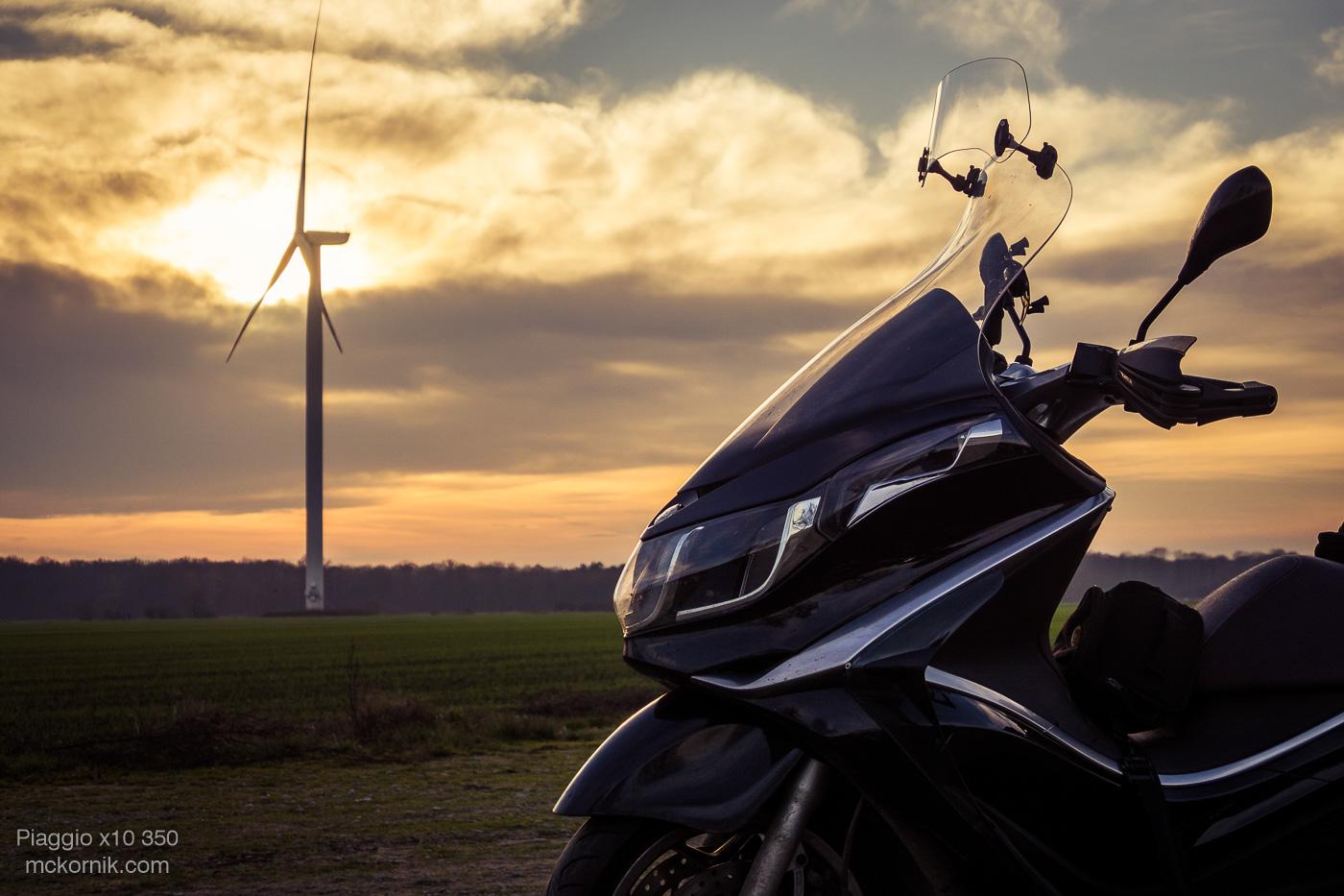 #Piaggiox10 – skuter i turbina wiatrowa